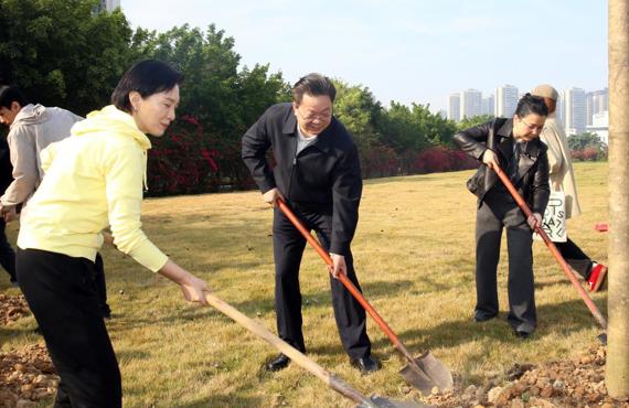 beat365官网开展“共植新绿添春意 凝心聚力筑同心”统一战线植树护林活动