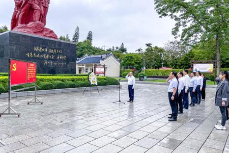 【党史学习教育】beat365官网开展党史学习教育“清明祭英烈”主题活动